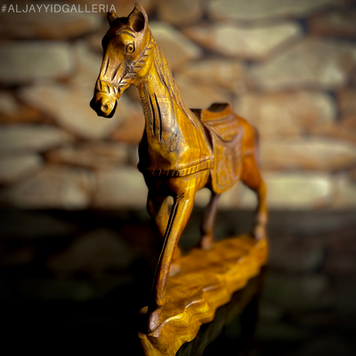 LUNA KNIGHT | Sheesham Horse.